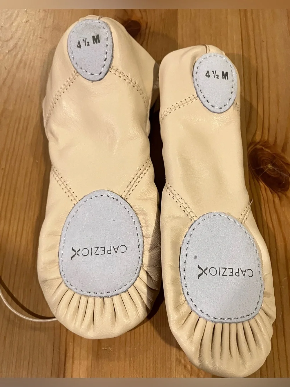 NEW Capezio Juliet 2 2027 LPK Cream Ballet Shoes Size 4.5M